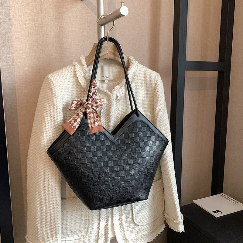 Women's High-grade Large Capacity Fashion Commuter Retro Tote Bags