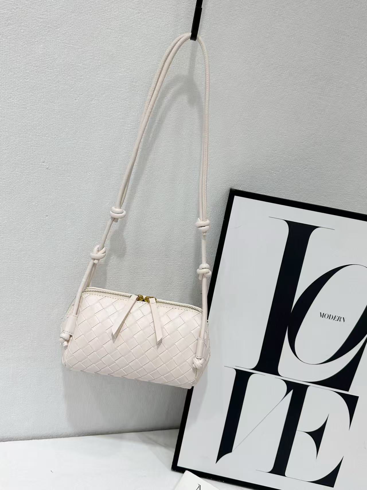 Commute Handmade Style Woven Minority Fashion Handbags