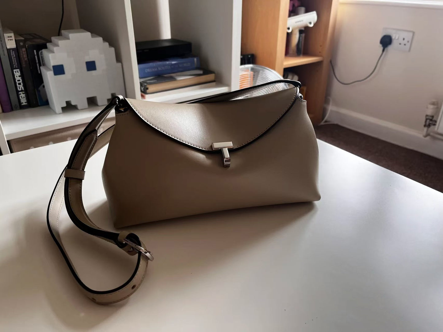 Popular Innovative Shape Texture Leather Clutch Lock