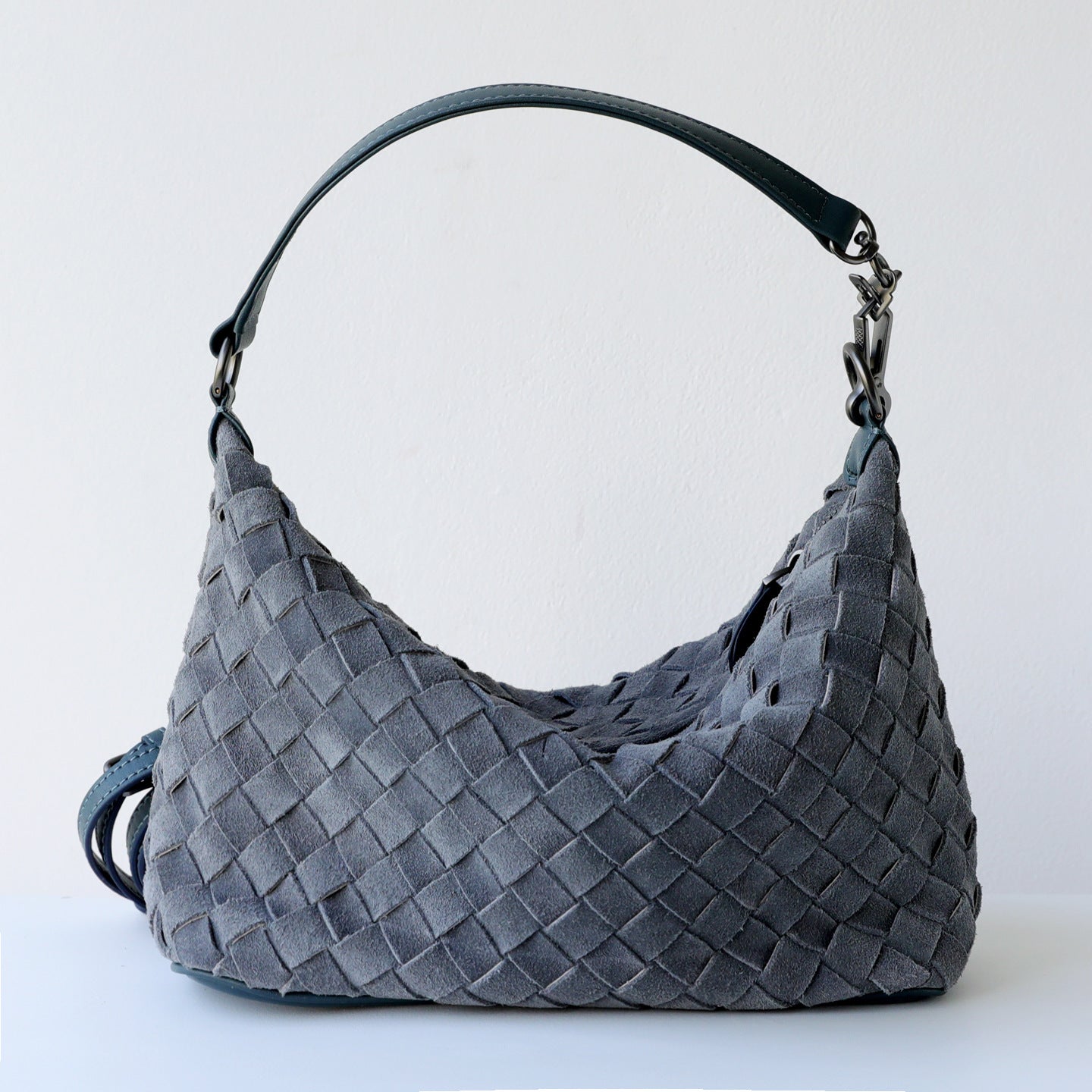 Comfortable Women's Cowhide Woven Genuine Leather Bags