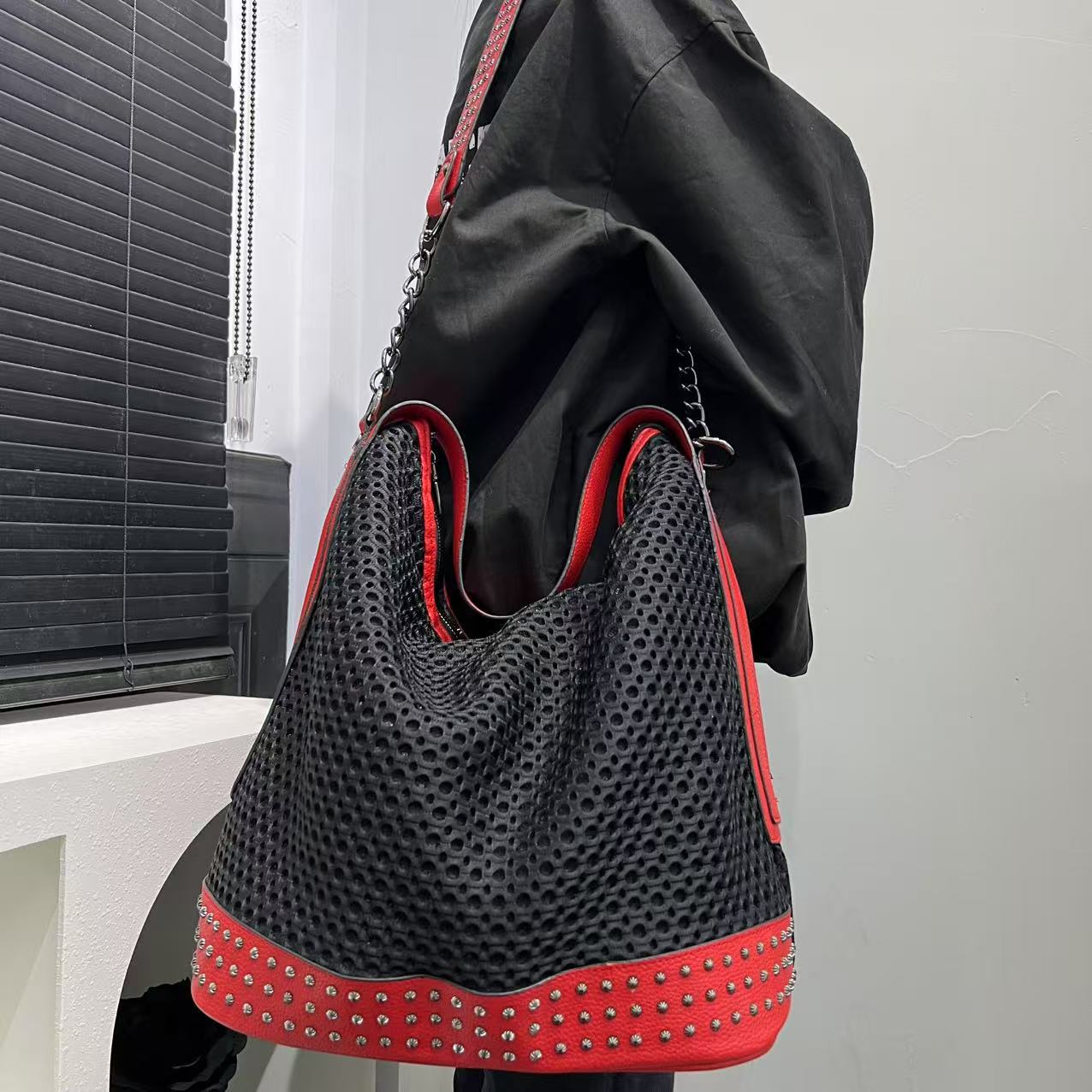 Personality Rivets Hot Large Capacity Retro Crossbody Bags