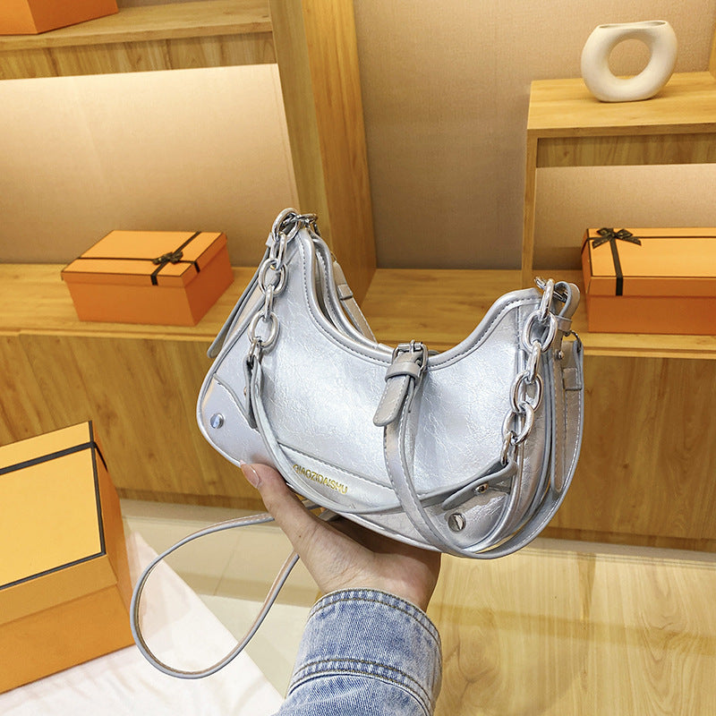 Advanced Texture Crescent Moon Retro Chain Bags