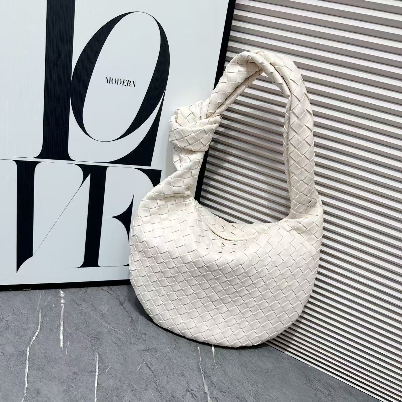 Innovative Charming Hand-woven Croissant Hand-held Knotted Armpit Bags