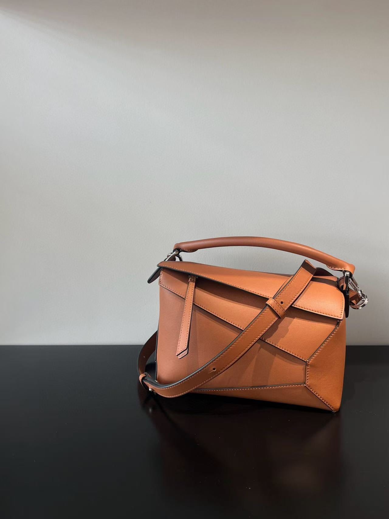 Women's Leather Handmade Beeswax Thread Geometric Special Interest Crossbody Bags