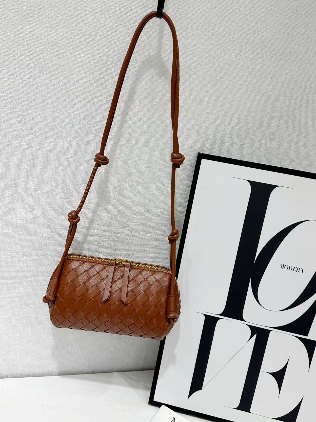 Commute Handmade Style Woven Minority Fashion Handbags