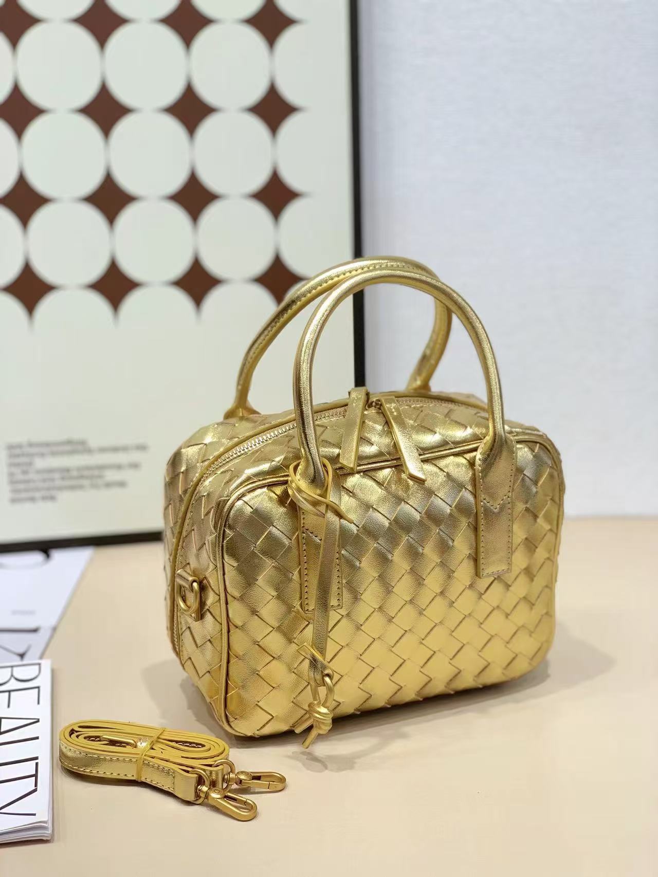 Versatile Hand-woven Pillow Large Capacity Bowling Handbags