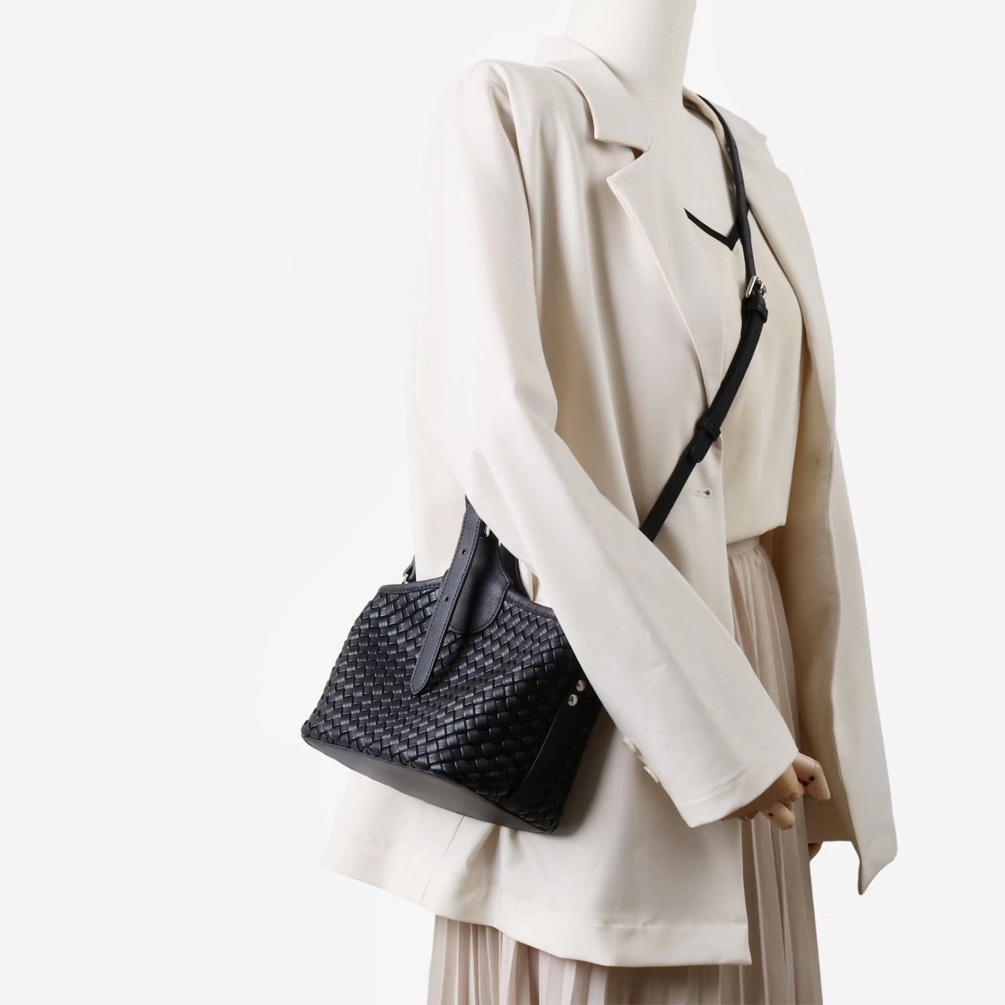 Beautiful Women's Woven Fashionable Stylish Simple Bags