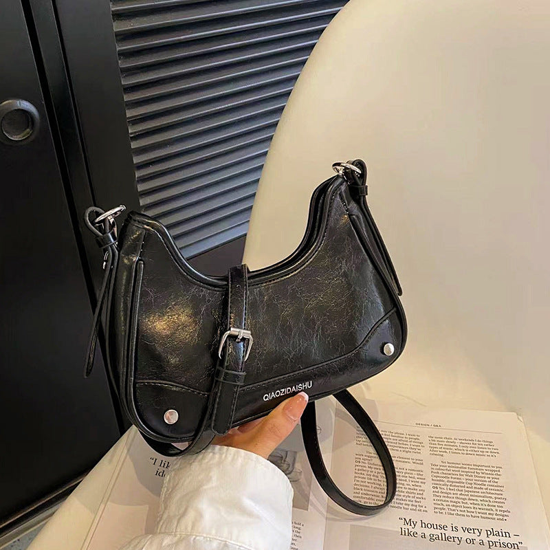 Advanced Texture Crescent Moon Retro Chain Bags