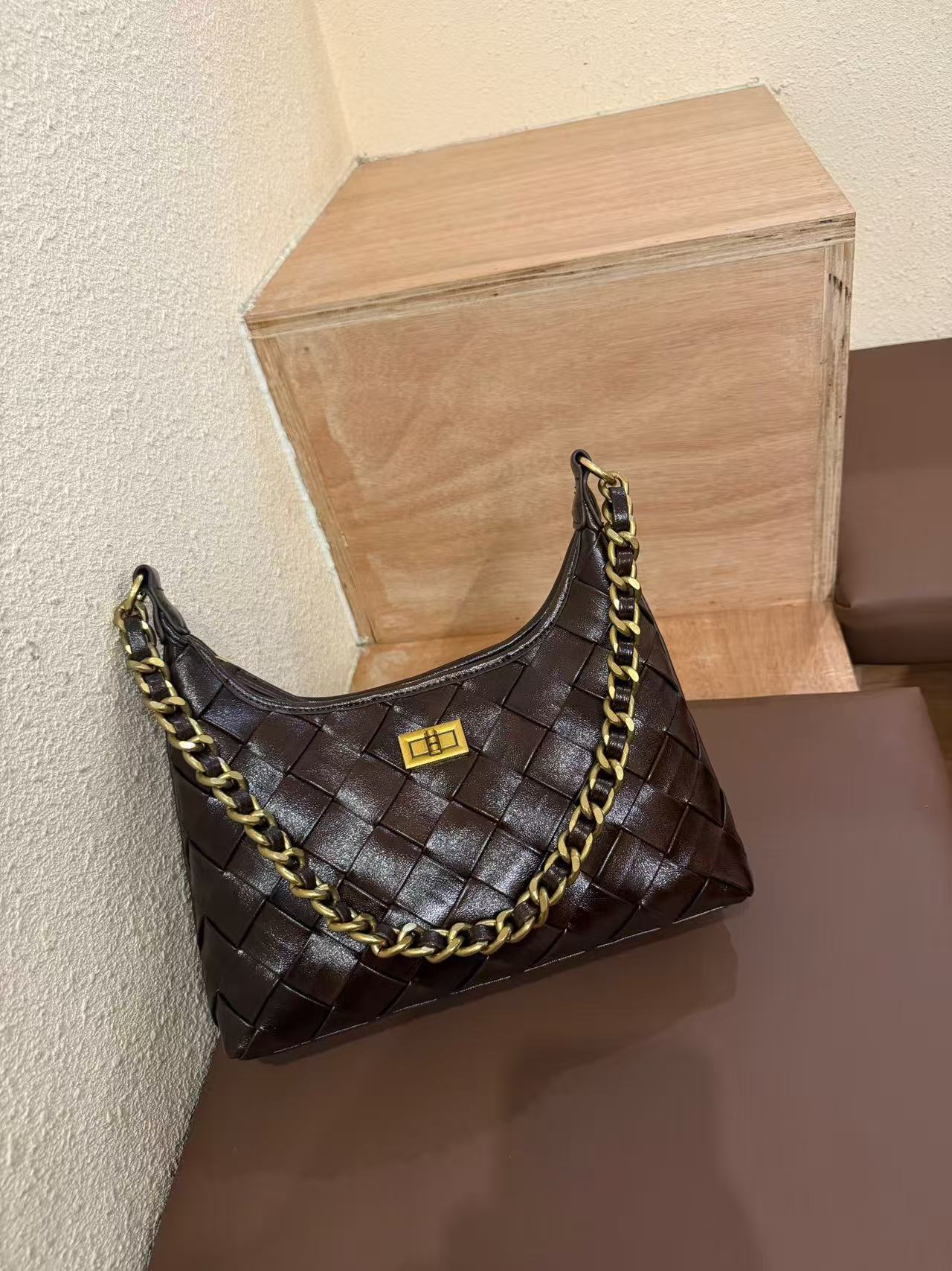 Attractive Classy Hand-woven Chain Underarm Retro Handbags