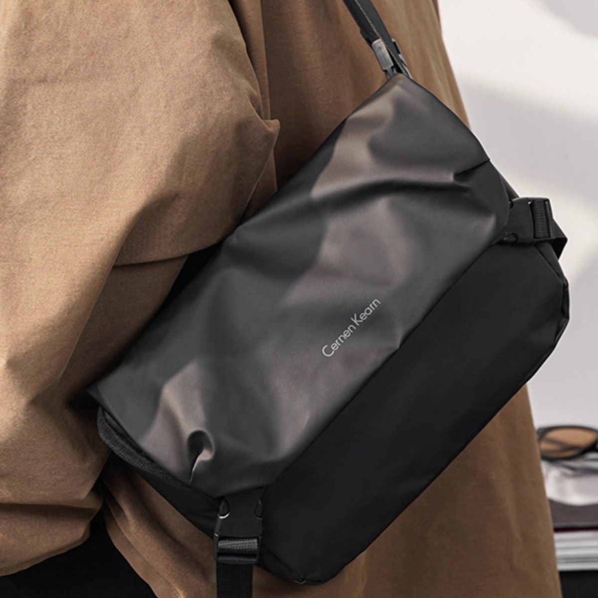 Women's & Men's Glamorous & Fashion Trendy Men's Messenger Bags