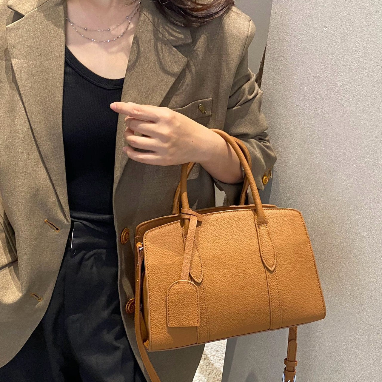 Women's Layer Cowhide Large Capacity Retro Pillow Handbags