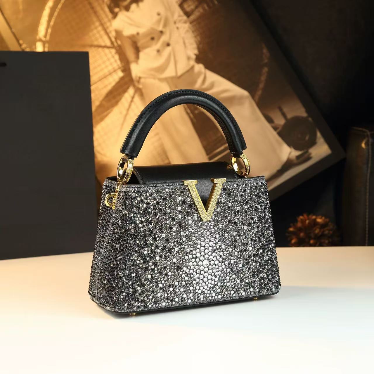 Versatile Women's High-grade Rhinestone Fashion Leather Crossbody Bags