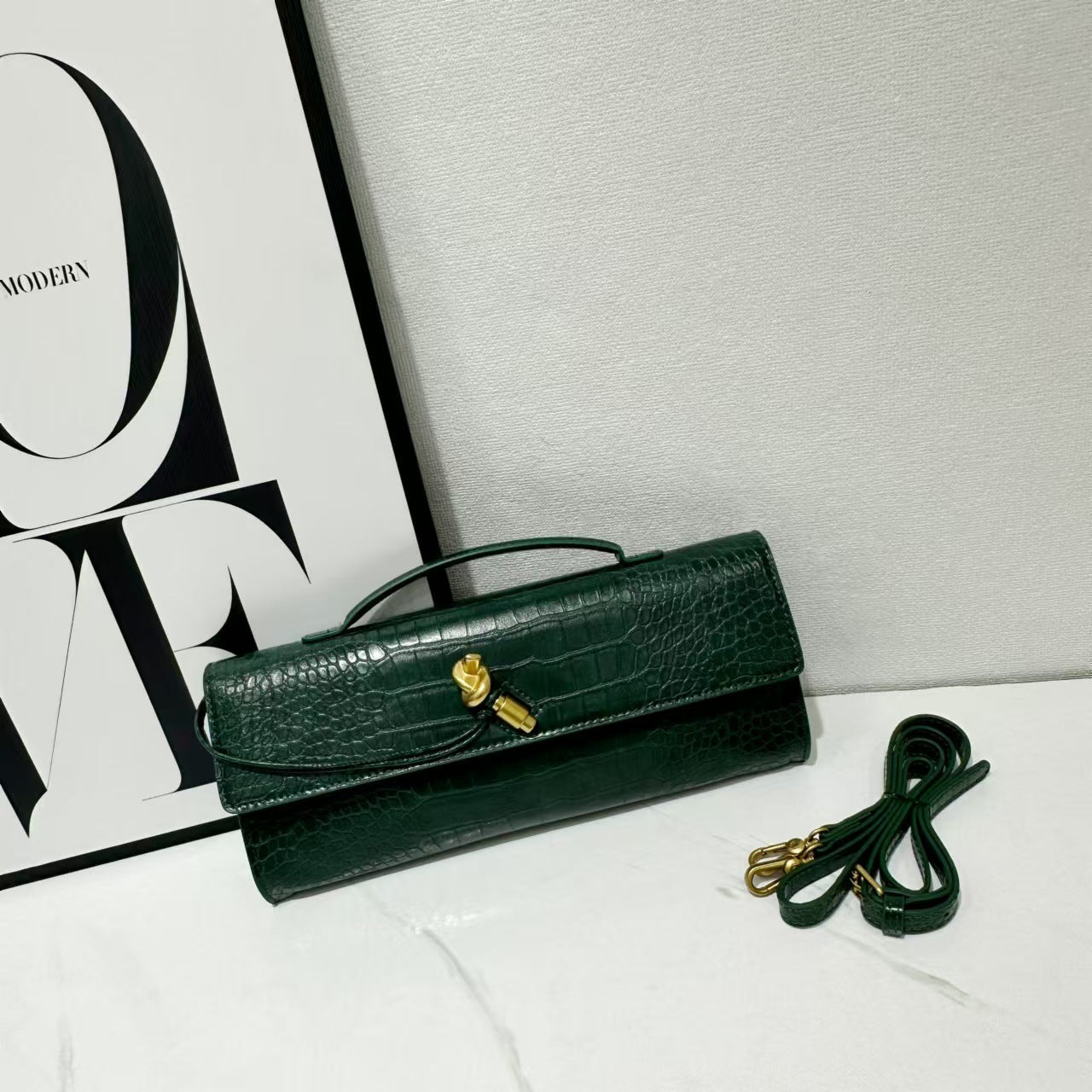 Women's Baguette Fashion Exquisite Horizontal Hand Holding Evening Bags