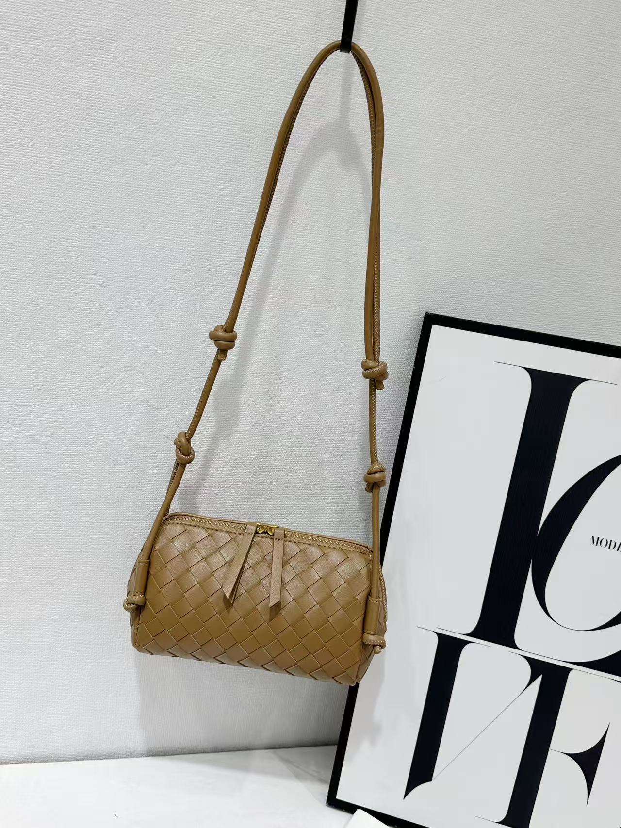 Commute Handmade Style Woven Minority Fashion Handbags