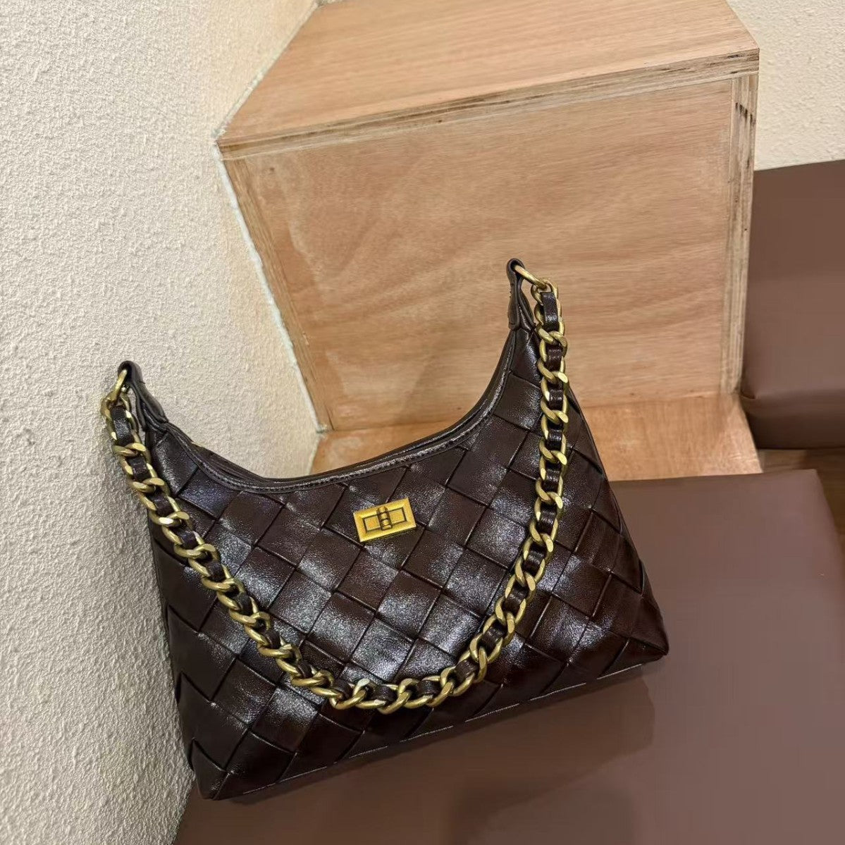 Attractive Classy Hand-woven Chain Underarm Retro Handbags