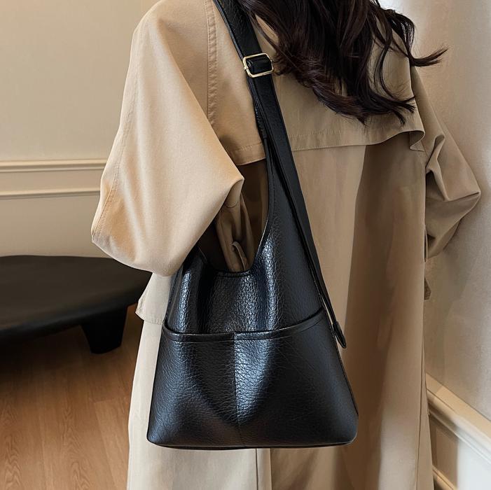 Women's Simple High-grade Large Capacity Totes Retro Trendy Bags