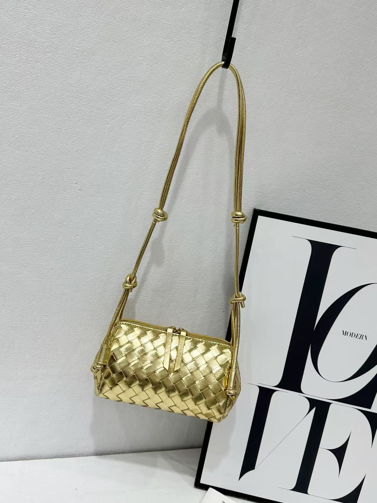 Commute Handmade Style Woven Minority Fashion Handbags