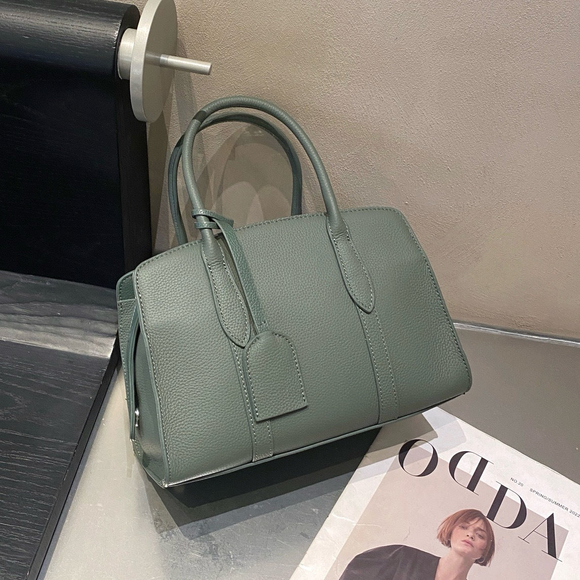 Women's Layer Cowhide Large Capacity Retro Pillow Handbags