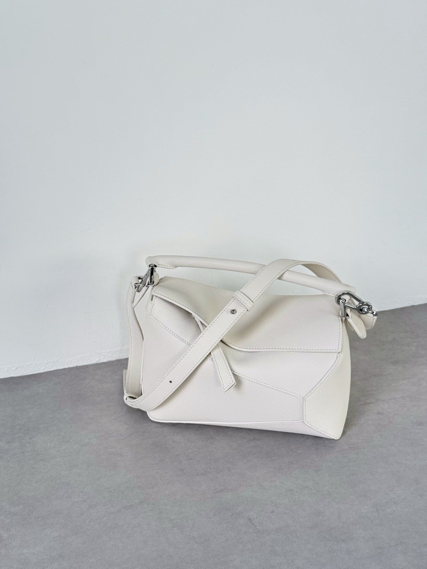 Women's Leather Handmade Beeswax Thread Geometric Special Interest Crossbody Bags