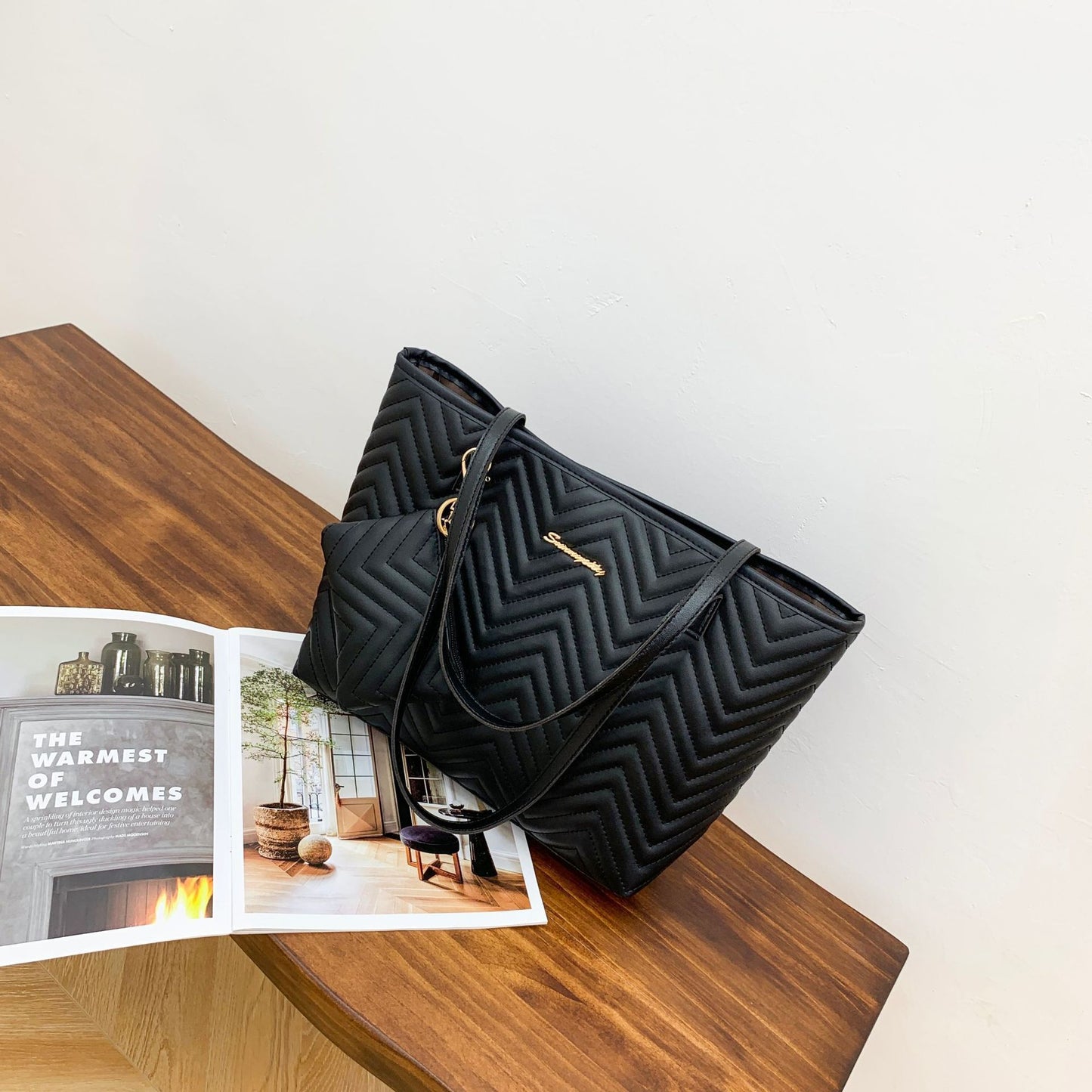 Women's Water Ripple Embroidered Trendy Fashion Simple Tote Bags