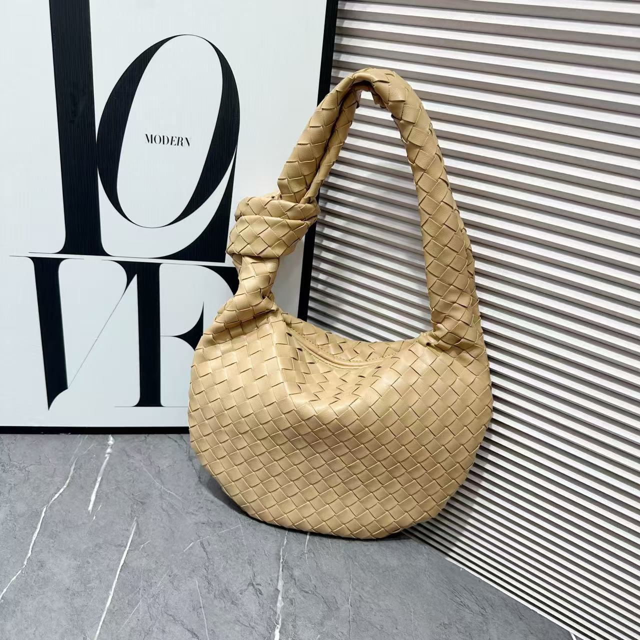 Innovative Charming Hand-woven Croissant Hand-held Knotted Armpit Bags