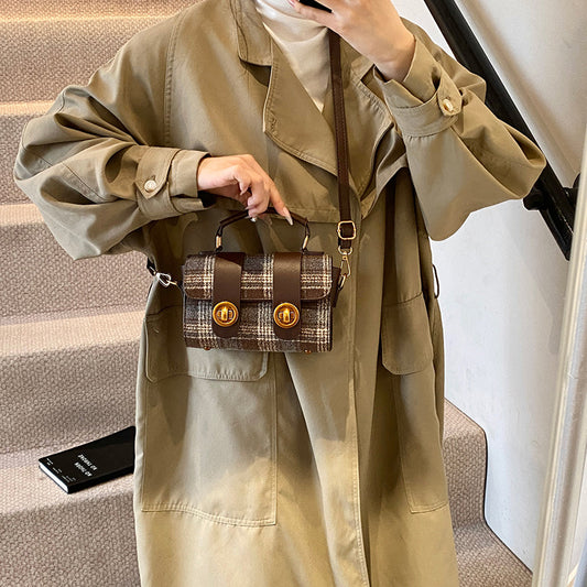 Niche Retro Fashion Plush Portable Boston Crossbody Bags