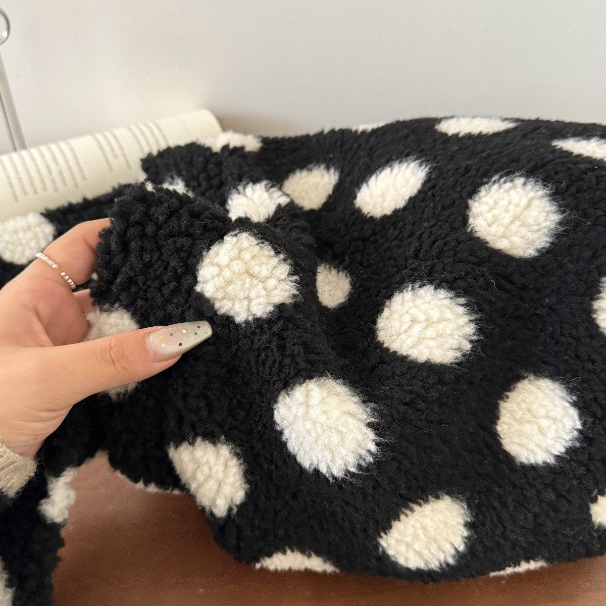 Women's Plush Lamb Wool Western Style Woolen Shoulder Bags