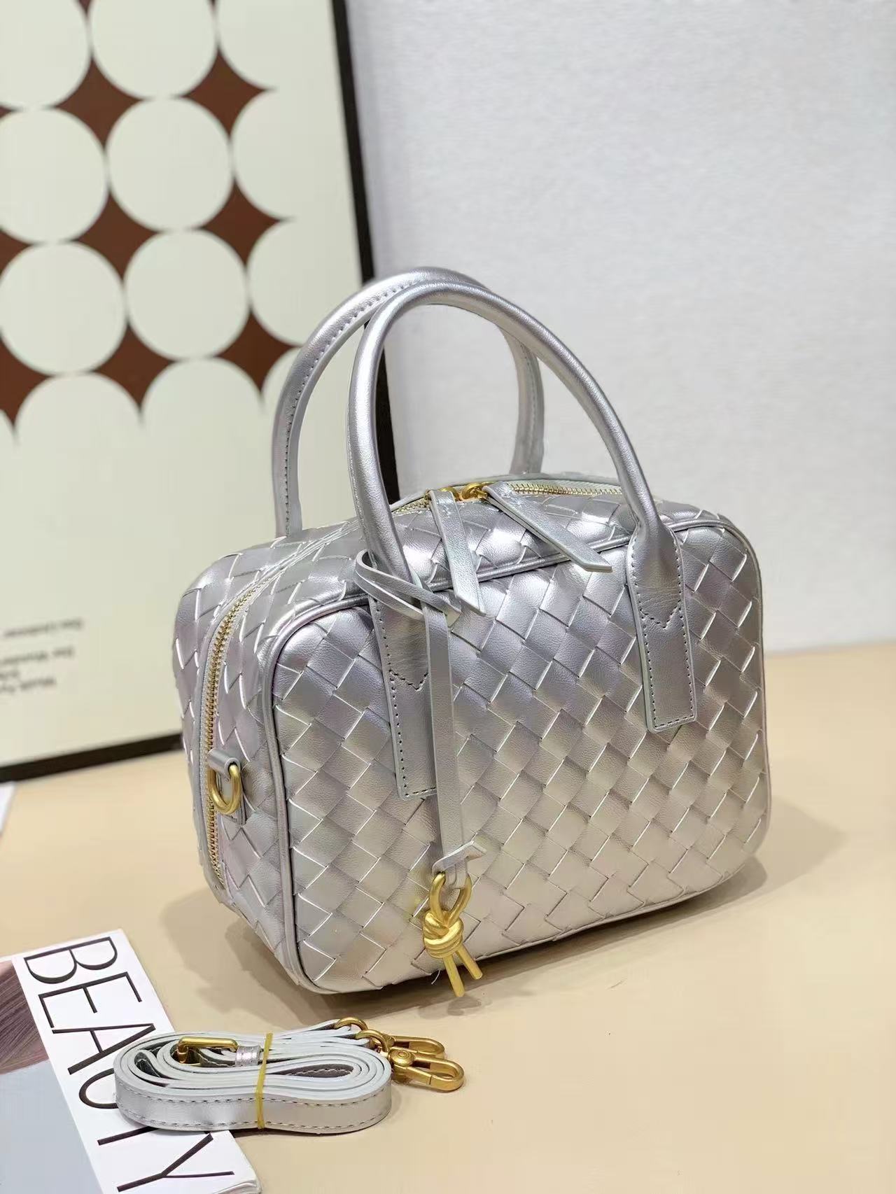 Versatile Hand-woven Pillow Large Capacity Bowling Handbags