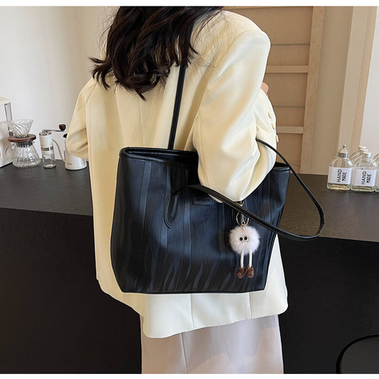 Women's Large Capacity Fashion Portable Commuter Shoulder Bags