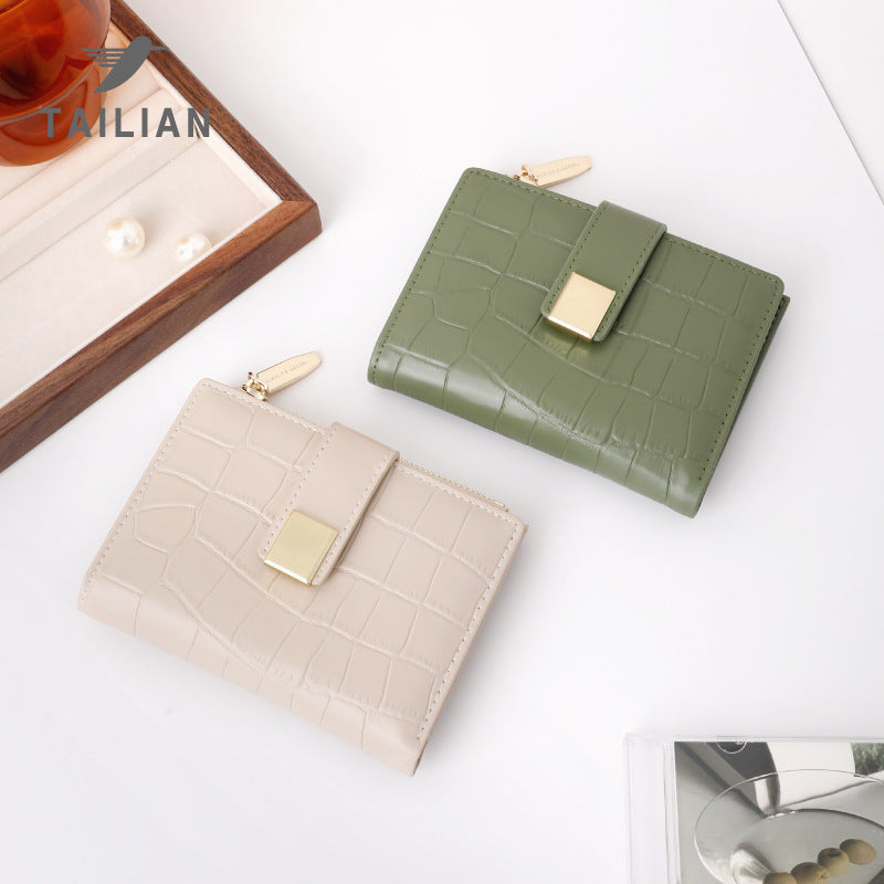 Women's Short Eastern European Crocodile Pattern Advanced Ladies Wallets