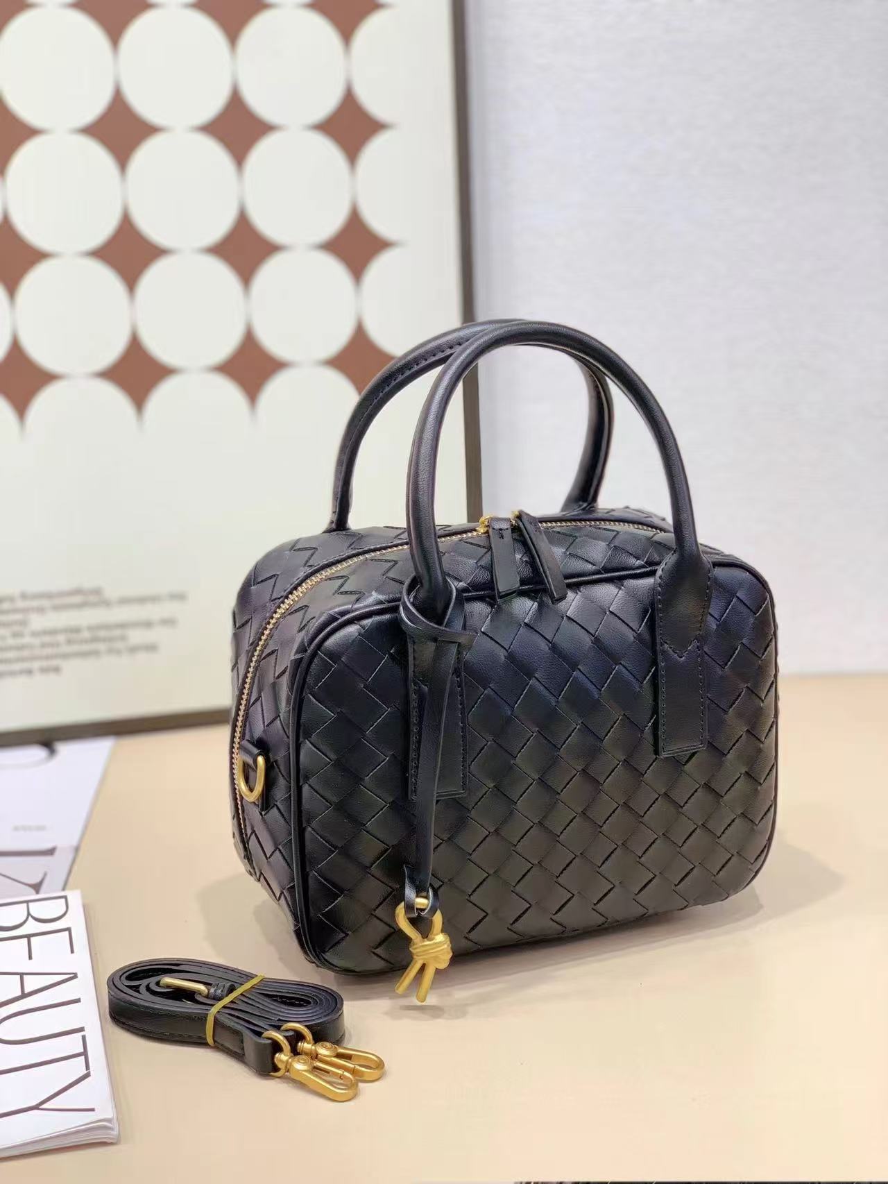 Versatile Hand-woven Pillow Large Capacity Bowling Handbags