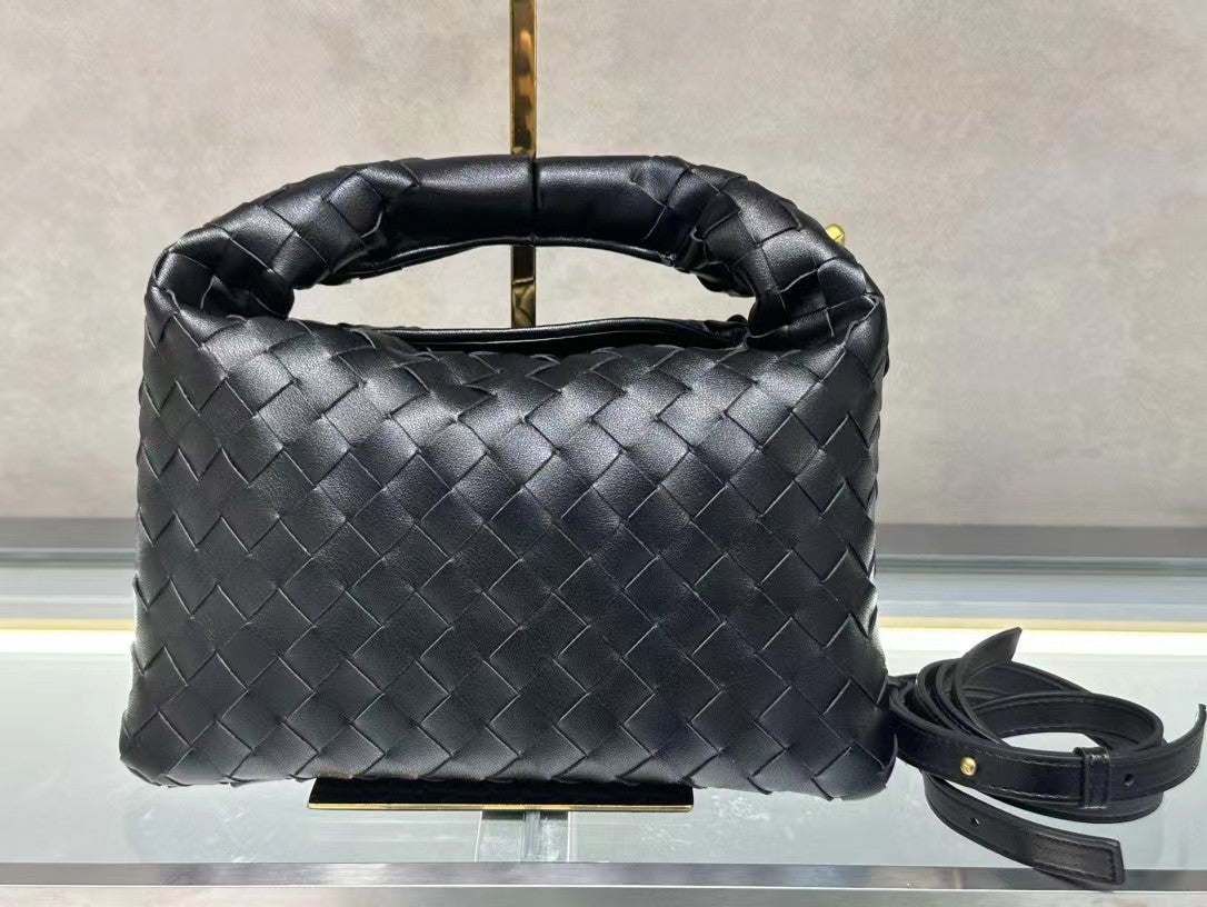 Attractive Woven Hand-held Underarm Croissant For Handbags