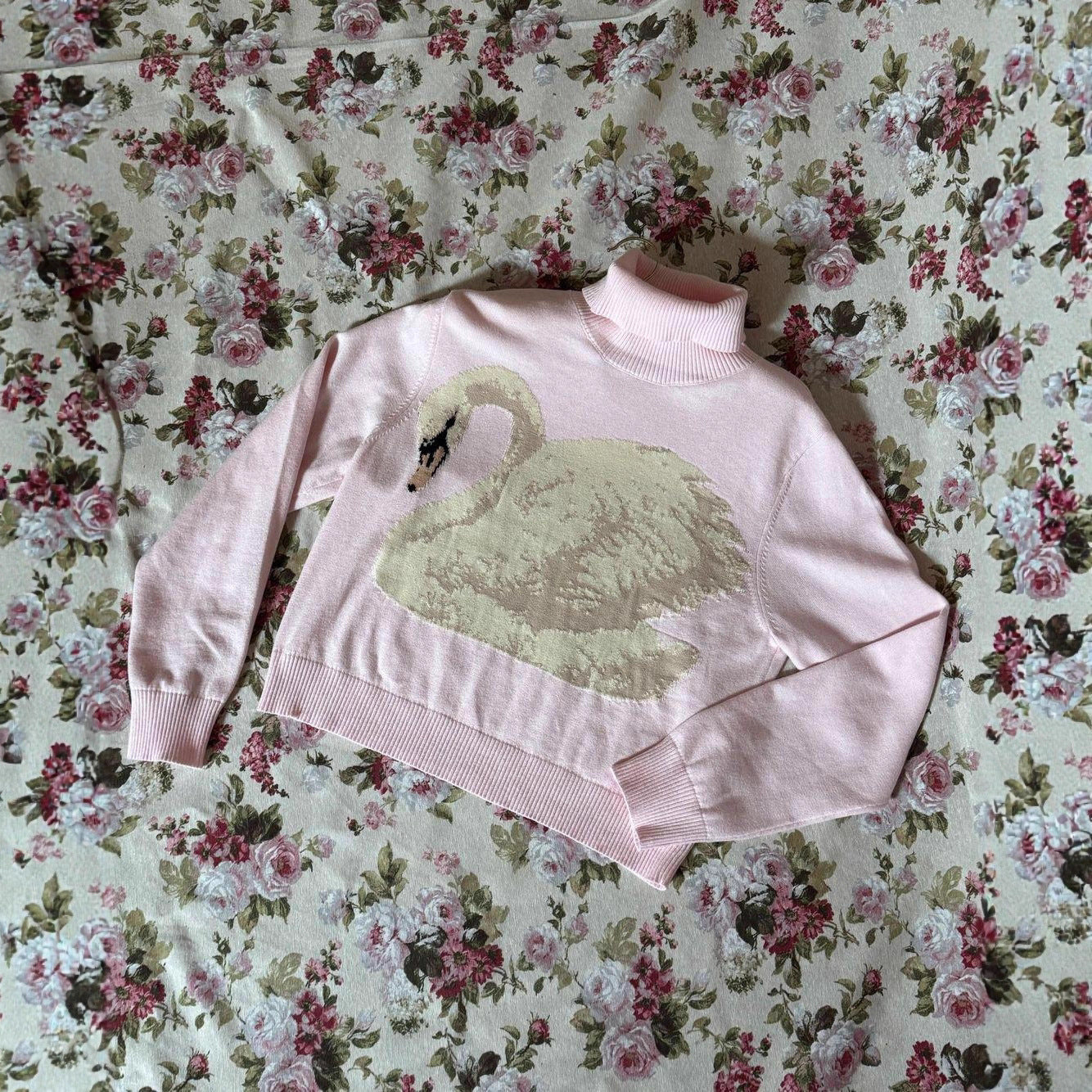 Graceful Fashion High-necked Swan Pattern Warm Sweaters