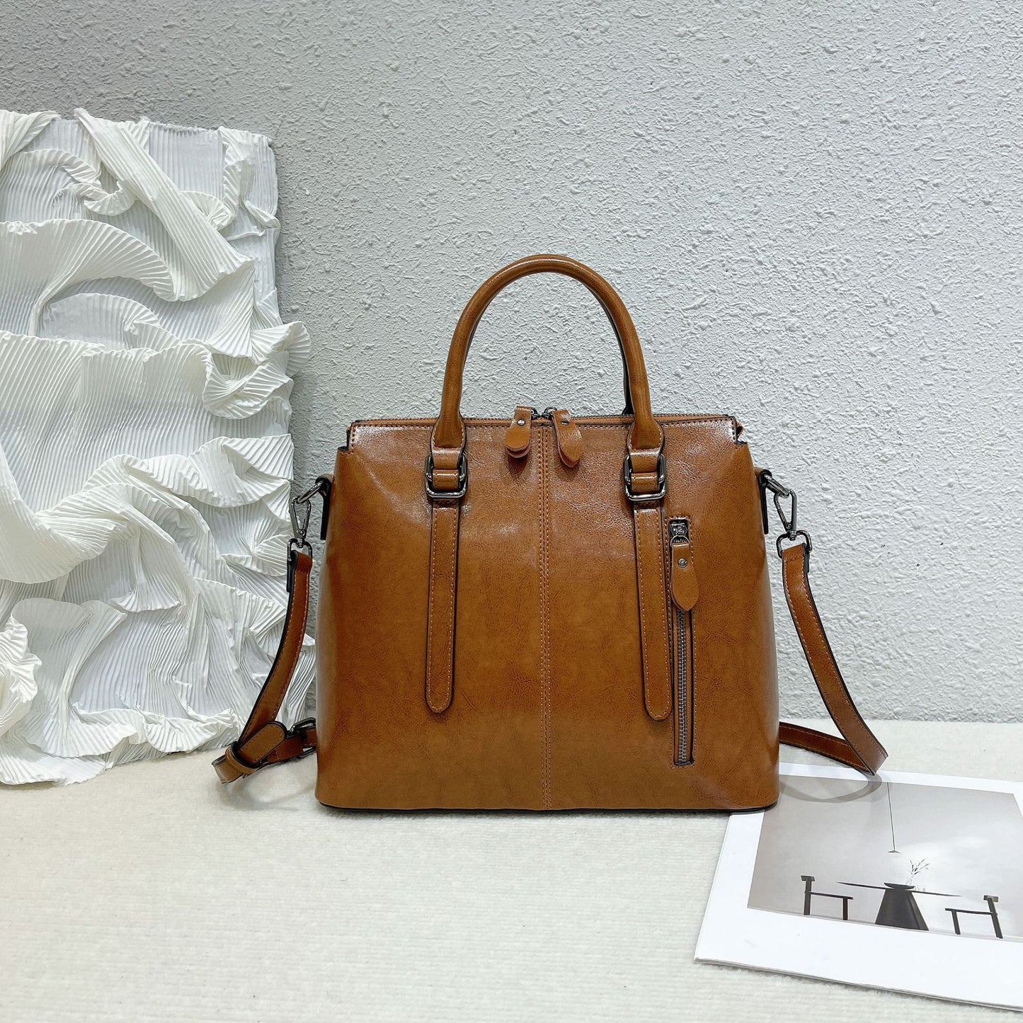 Popular Classy Women's Leather Retro High-grade Handbags