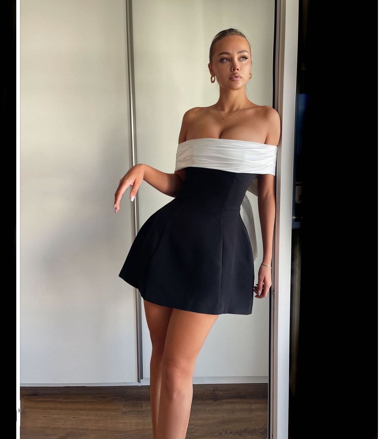 Contrast Color Tight Waist Swing Design Dresses