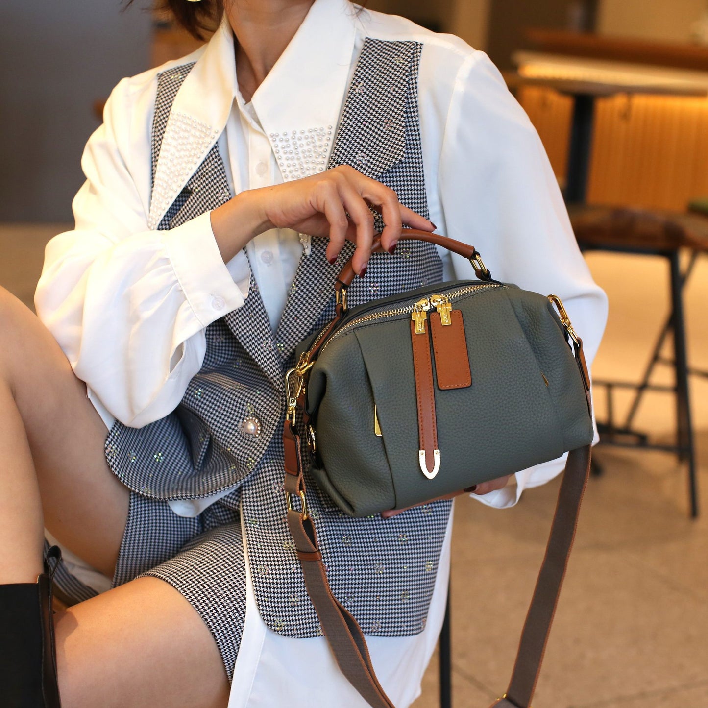 Women's Leather High-grade Retro First Layer Cowhide Handbags