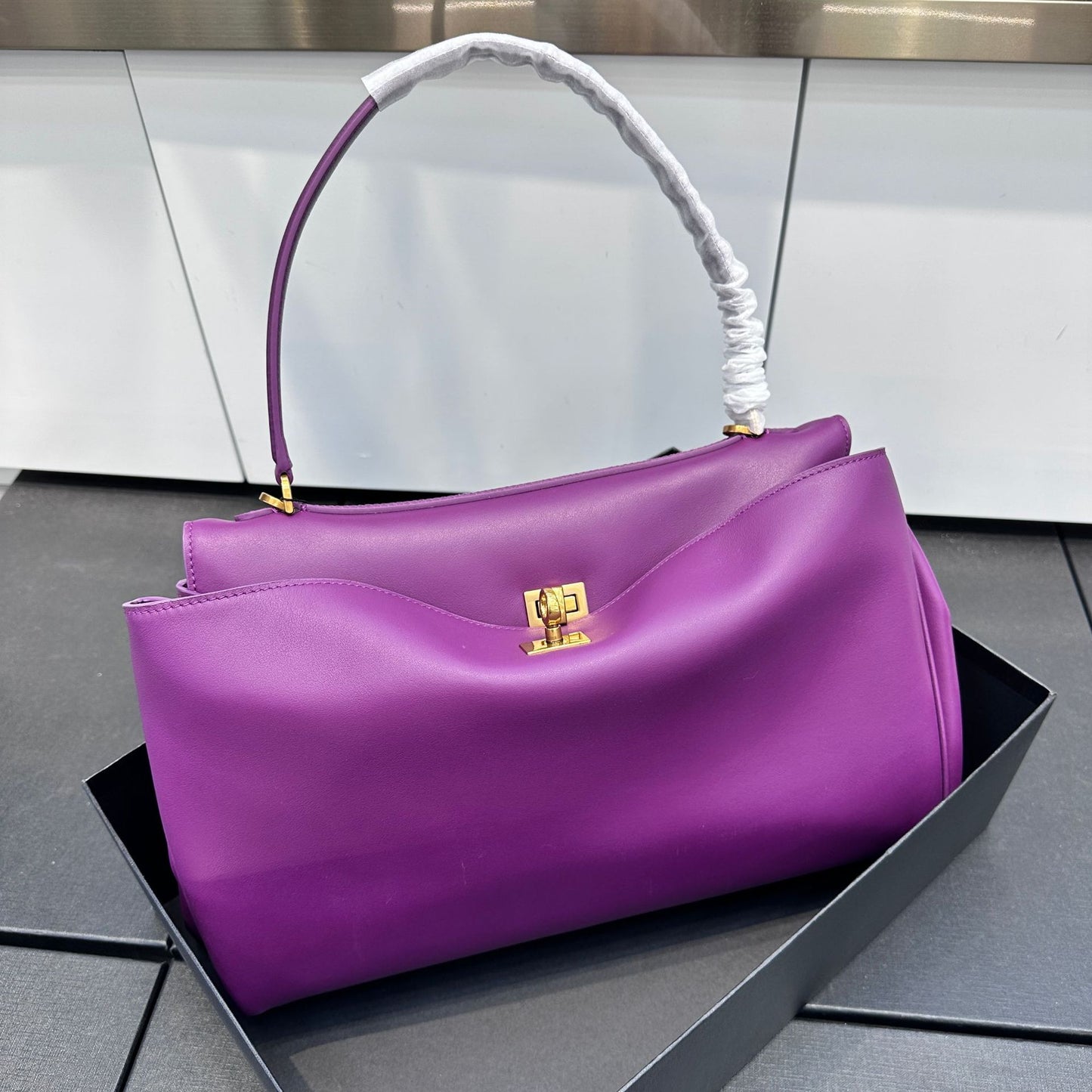 Kelly Cowhide Large Capacity Commuter Portable Shoulder Bags