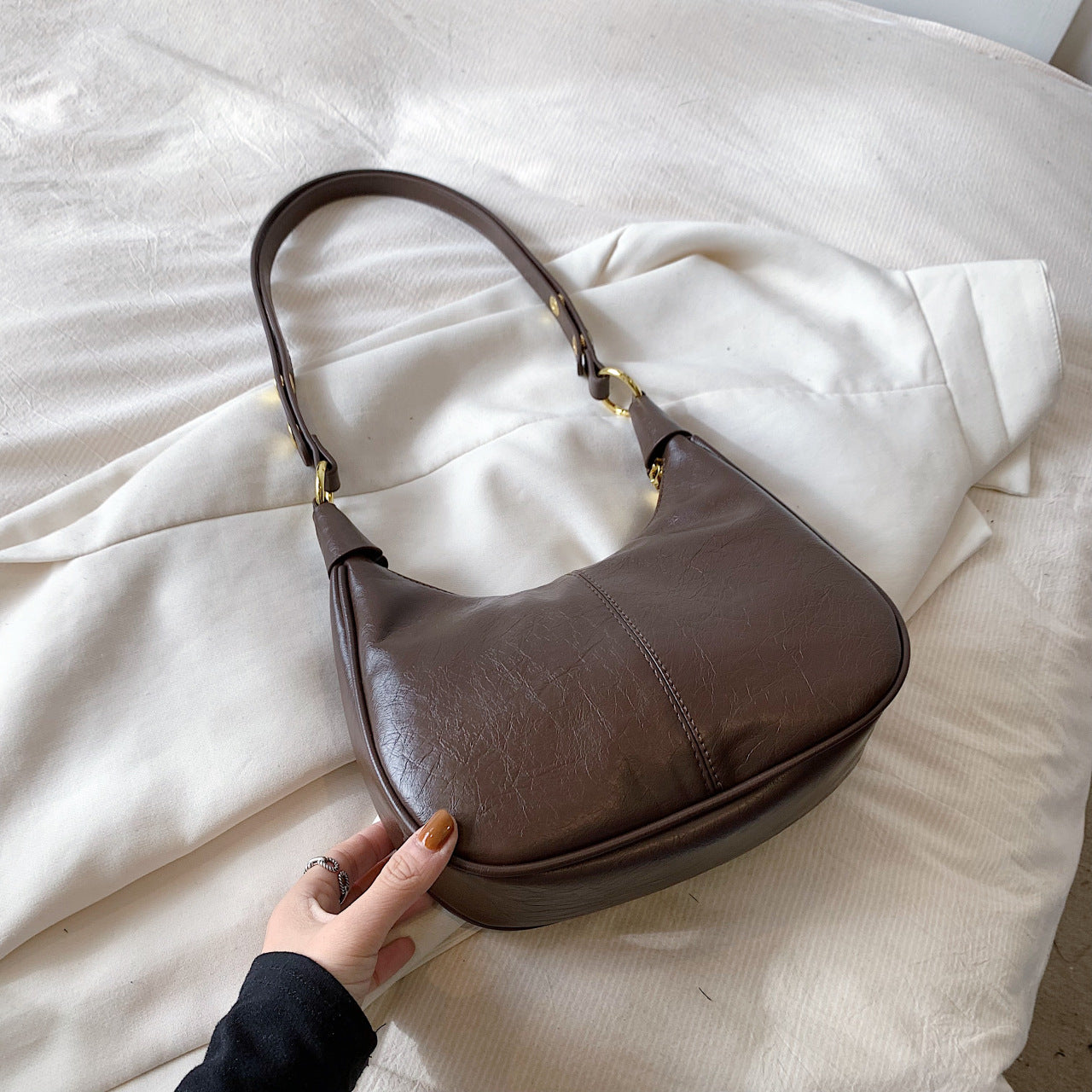 Women's Underarm Oil Wax Leather Trendy Niche Shoulder Bags
