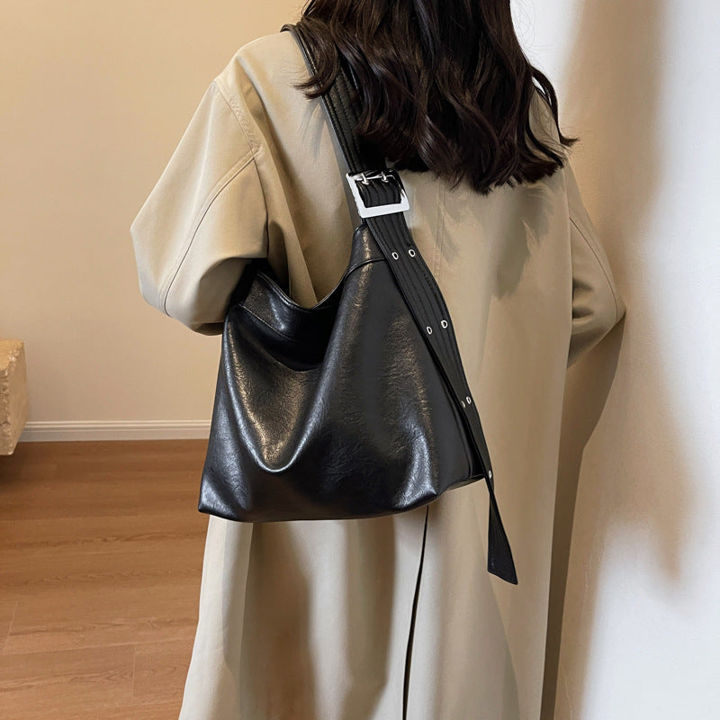 Women's Niche Texture Underarm Winter Fashion Retro Tote Bags