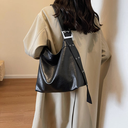 Women's Niche Texture Underarm Winter Fashion Retro Tote Bags