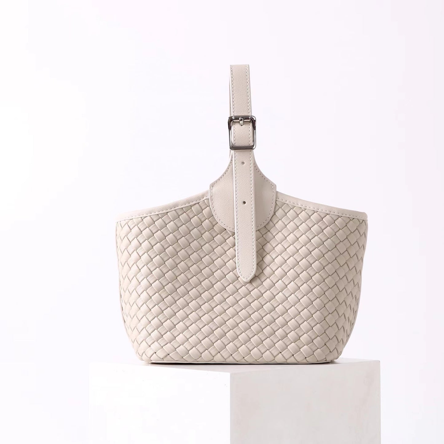 Beautiful Women's Woven Fashionable Stylish Simple Bags