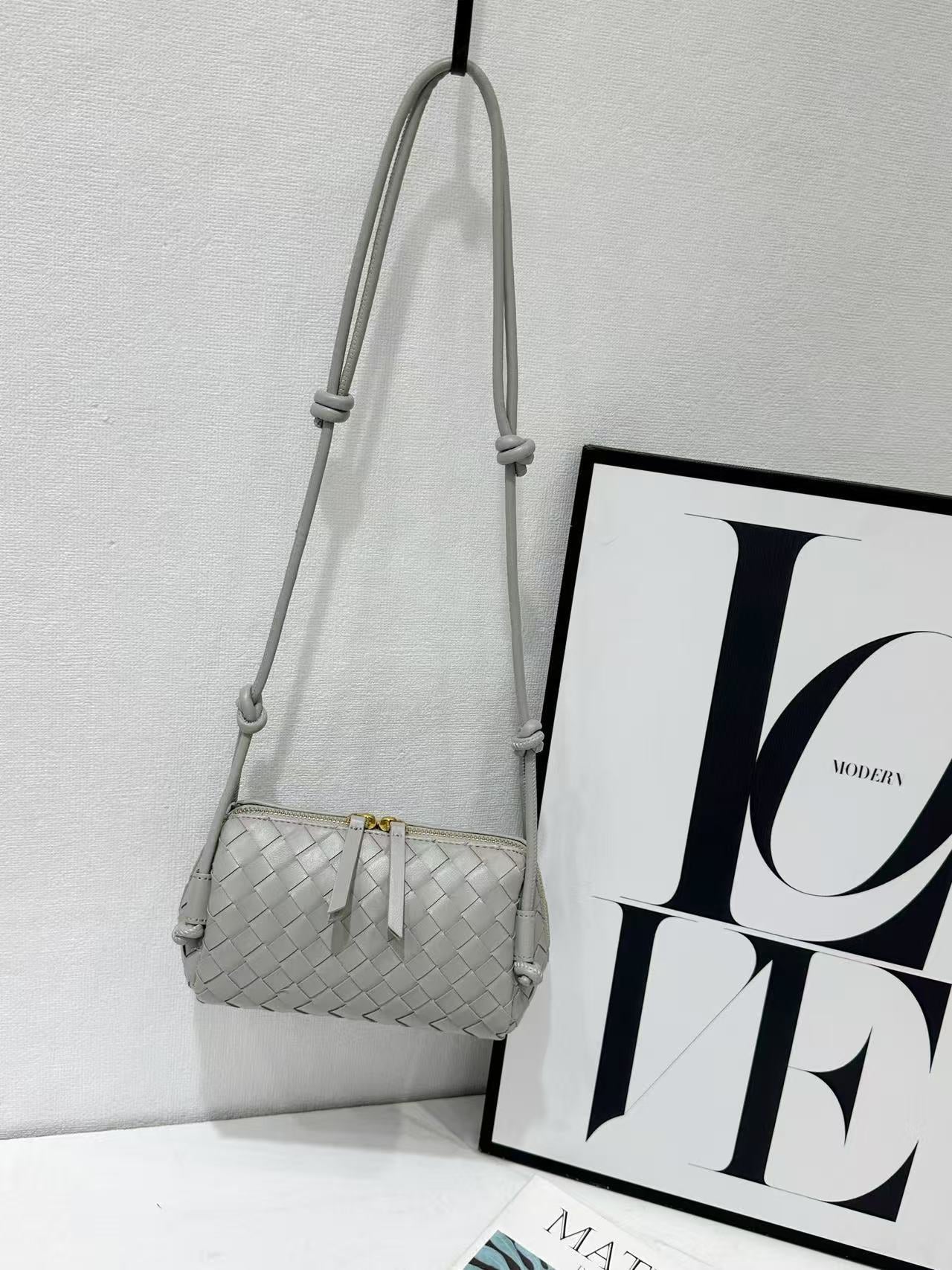 Commute Handmade Style Woven Minority Fashion Handbags