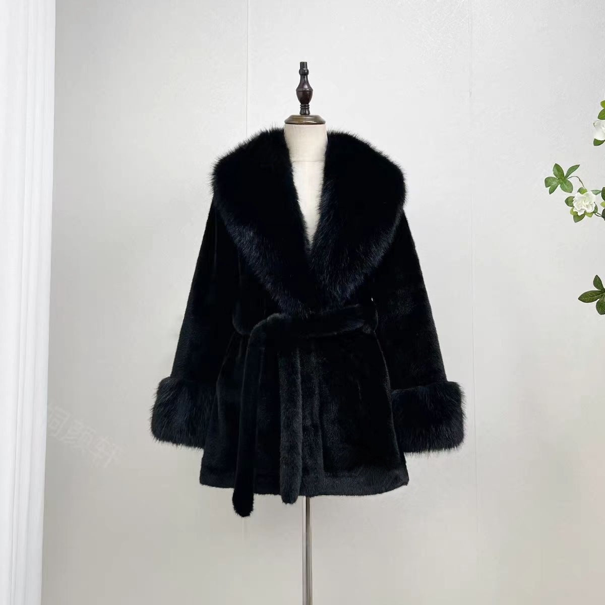 Women's Fur Faux Mid-length Big Collar Fashion Coats