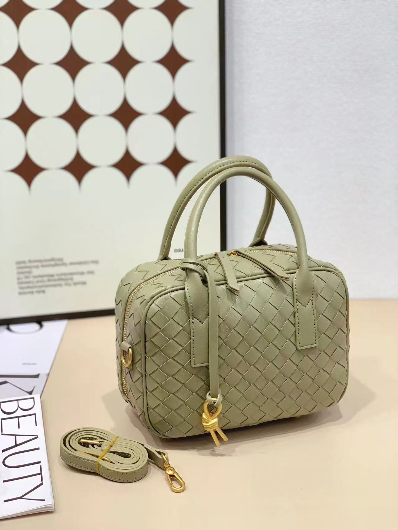 Versatile Hand-woven Pillow Large Capacity Bowling Handbags